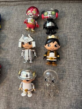 Bonkers Toys 8pcs Ryan’s World Kids Action Figures Playset Invisi-Ryan